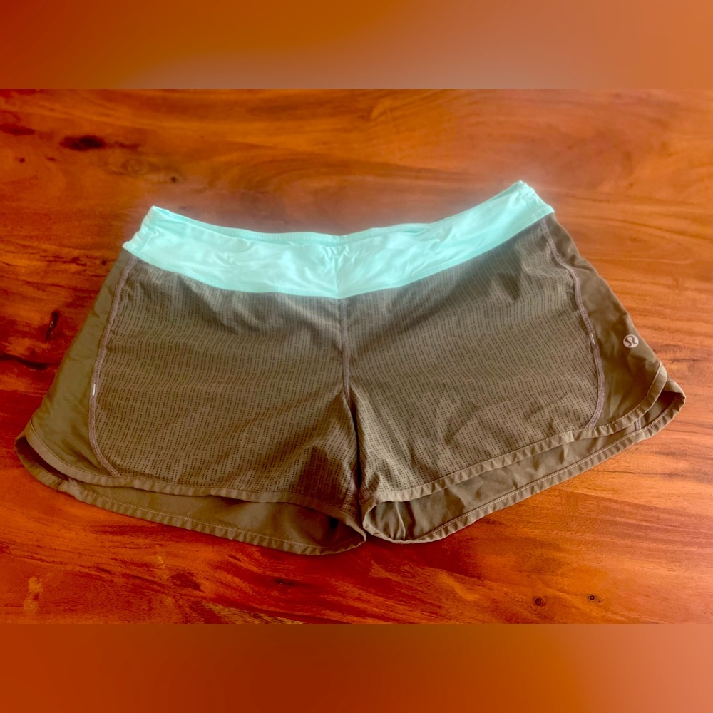 LULULEMON Shorts 6/8